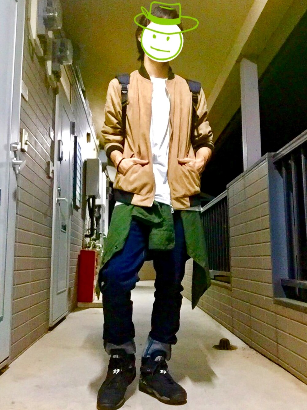 「秋、スニーカー、大人カジュアル、シンプルコーデ、スニーカーコーデ、Jordan、腰巻きスタイル、UNIQLOコーデ」｜「FOREVER 21の[MEN]フェイクスエードボンバージャケット（ジャケット/アウター、ブラウン系）」を使った、ノルノラさん（メンズ・165cm）の秋コーディネートの1枚目の写真