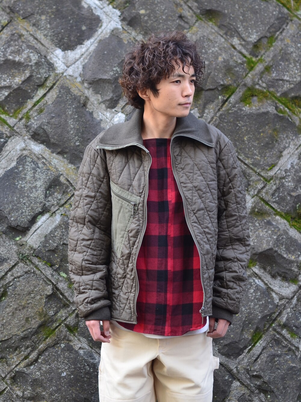 「usedのremake pullover shirt（シャツ/ブラウス、レッド系）」を使った、Utah___MATSUYANさん（メンズ・165cm）の冬コーディネートの1枚目の写真