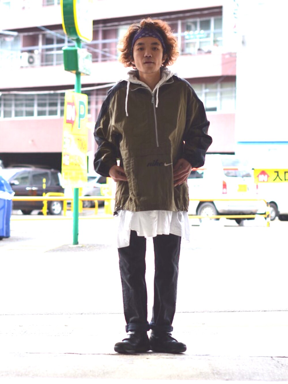 「utah、プルオーバーナイロンジャケット、Levi's、ロング丈、ロングシャツ、ミリタリー」｜「NIKEのNIKE pullover nylon jacket（ナイロンジャケット、グレー系）」を使った、Utah___MATSUYANさん（メンズ・165cm）の冬コーディネートの1枚目の写真