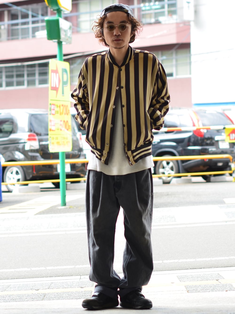 「春コーデ、レフリージャケット、ブルゾン、ワイドパンツ、デニム、デニムパンツ、ジャーマントレーナー、サングラス」｜「usedのleather cap（キャップ、ブラック系）」を使った、Utah___MATSUYANさん（メンズ・165cm）の春コーディネートの1枚目の写真