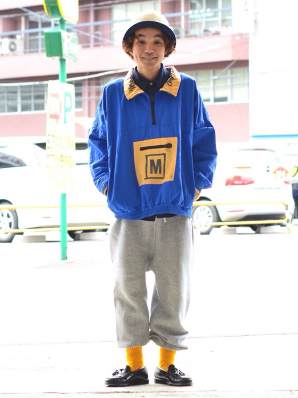 「春、ナイロンジャケット、レザーシューズ、バケットハット、utah」｜「usedのpullover nylon jacket（ナイロンジャケット、ブルー系）」を使った、Utah___MATSUYANさん（メンズ・165cm）の冬コーディネートの1枚目の写真