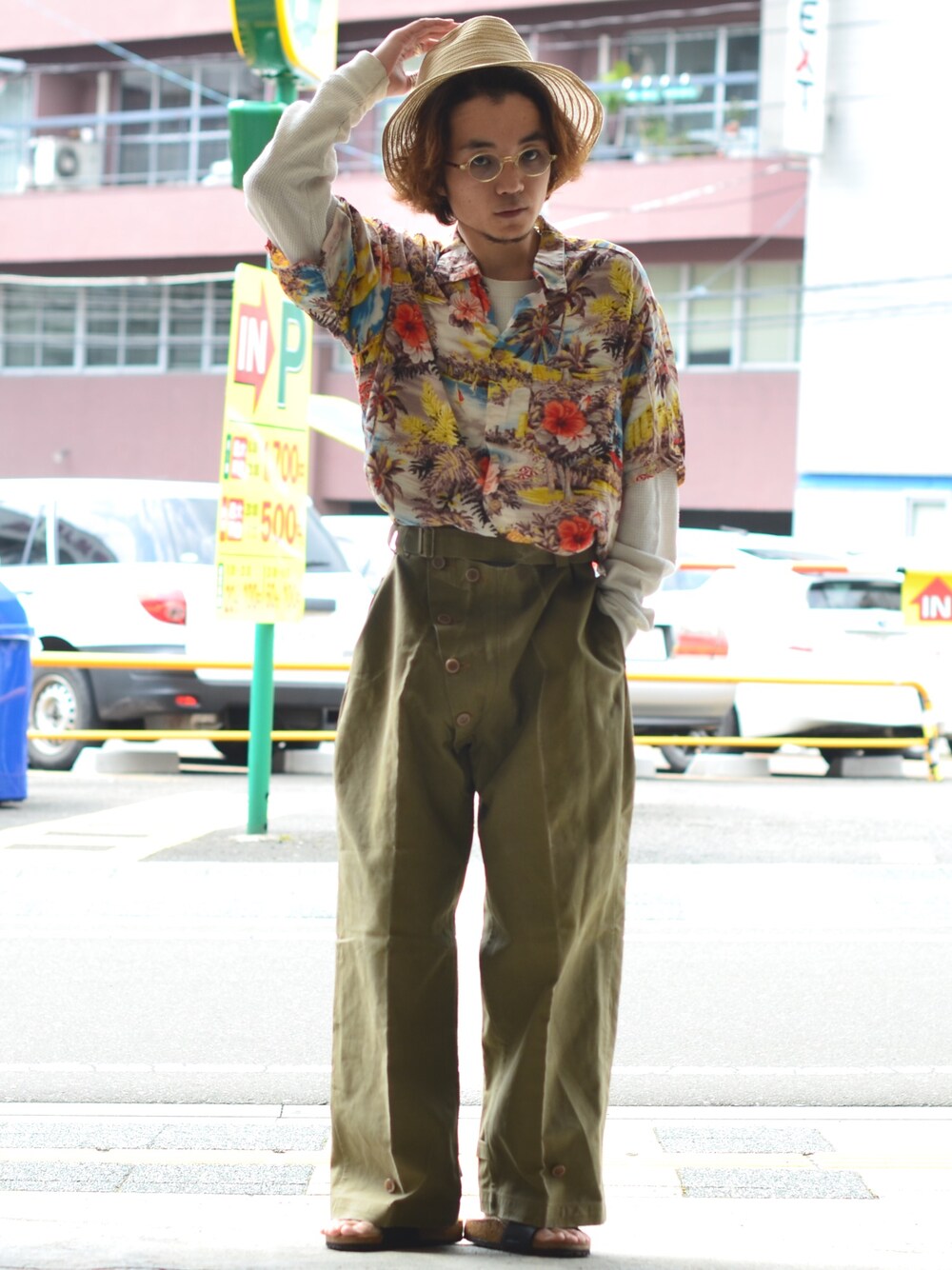 「アロハシャツ、ヴィンテージ、VINTAGE、ワイドパンツ、サンダル、ロンT、めがね」｜「roundaoundのroundaound panama hat（ハット、ベージュ系）」を使った、Utah___MATSUYANさん（メンズ・165cm）の春コーディネートの1枚目の写真