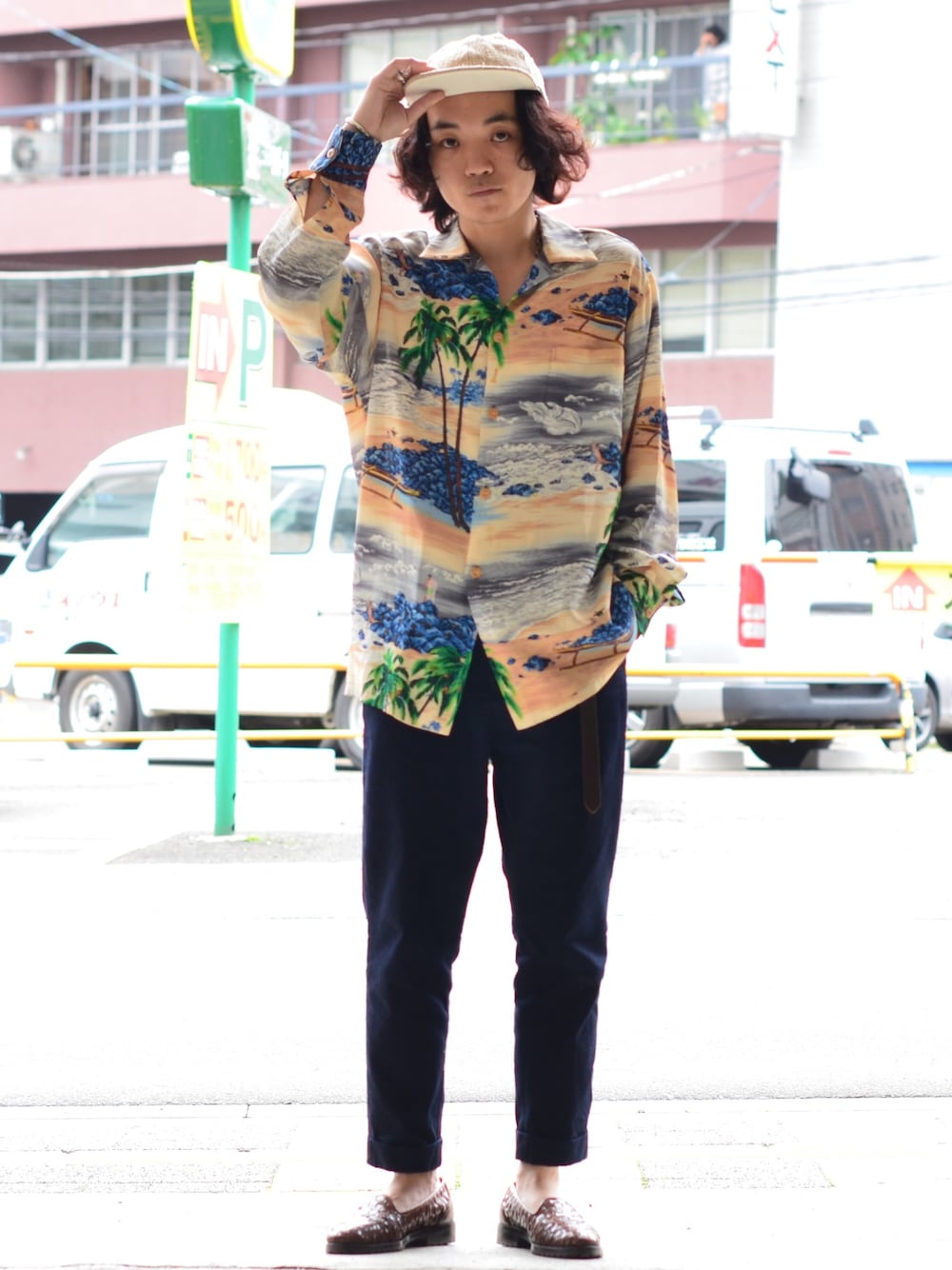 「VINTAGE、ヴィンテージ、アロハシャツ、aloha、ID DAILYWEAR、スラックス、デニム、ローファー、COLE HAAN(COLE HAAN)」｜「VINTAGEの1950s vintage long sleeve aloha shirt（シャツ/ブラウス、その他）」を使った、Utah___MATSUYANさん（メンズ・165cm）の夏コーディネートの1枚目の写真