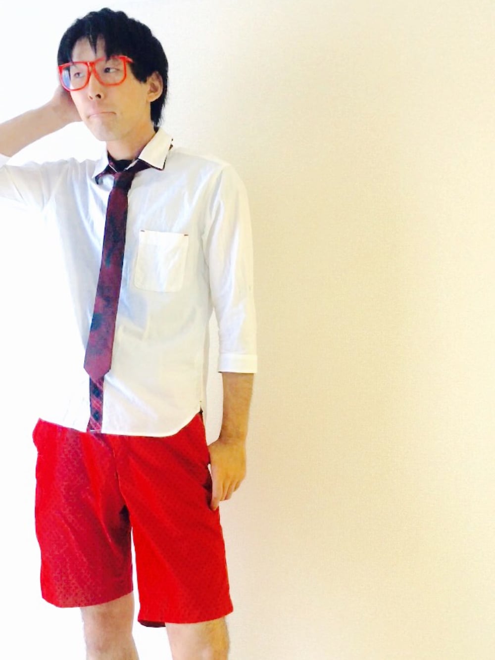 「夏、夏コーデ、メガネ男子、赤」｜「Roen×semantic designのアイテム（シャツ/ブラウス、ホワイト系）」を使った、レッドさん（メンズ・176cm）の夏コーディネートの1枚目の写真