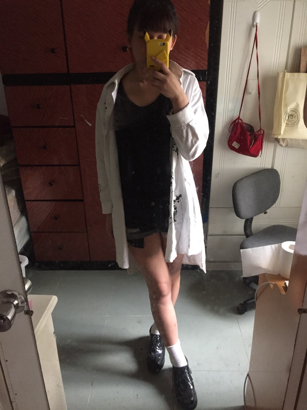 「ootd、hot、Hong Kong、hkgirl」｜「UNIQLOのアイテム（Tシャツ/カットソー、ブラック系）」を使った、MoonYangYangさん（レディース・167cm）の春コーディネートの1枚目の写真