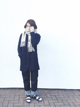 「MONKI（モンキ）のアイテム（マフラー）」を使った、Tracy Cheungさん（レディース・164cm）の冬コーディネート