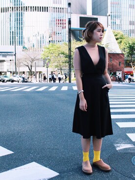 「MONKI（モンキ）のアイテム（ソックス/靴下）」を使った、Tracy Cheungさん（レディース・165cm）の秋コーディネート