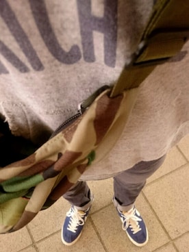 「アイテム（ボディバッグ/ウエストポーチ、グリーン系）」を使った、サコーさん（メンズ・173cm）の春コーディネート