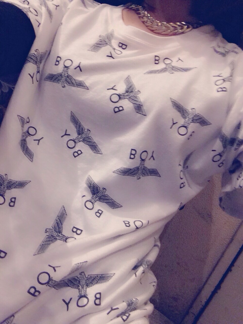 「BOY LONDON、white」｜「BOY LONDONのアイテム（Tシャツ/カットソー、ホワイト系）」を使った、Uさん（レディース・157cm）の春コーディネートの1枚目の写真