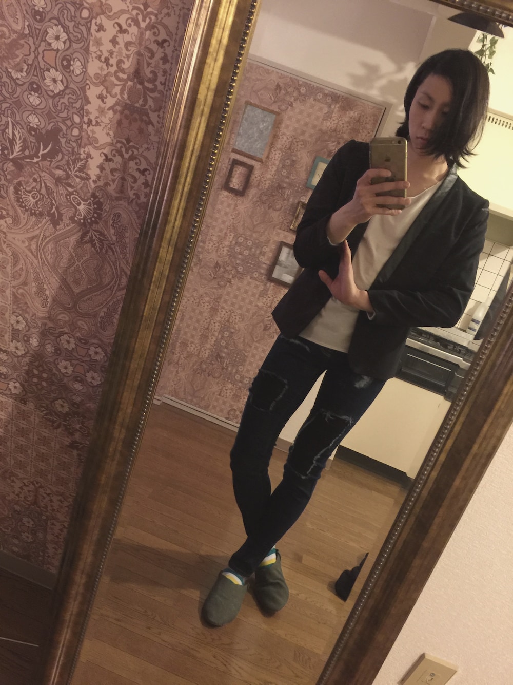 「スキニーデニム、古着、ライダース、クラッシュデニム」｜「GUのアイテム（デニムパンツ、ブルー系）」を使った、Taku Miyakeさん（メンズ・169cm）の春コーディネートの1枚目の写真