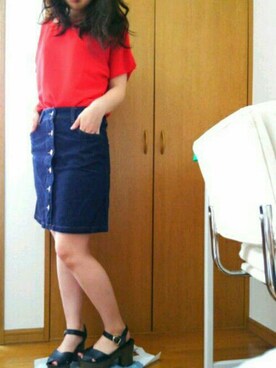 デニムスカートを使った 赤tシャツ の人気ファッションコーディネート ユーザー その他ユーザー 季節 6月 8月 Wear