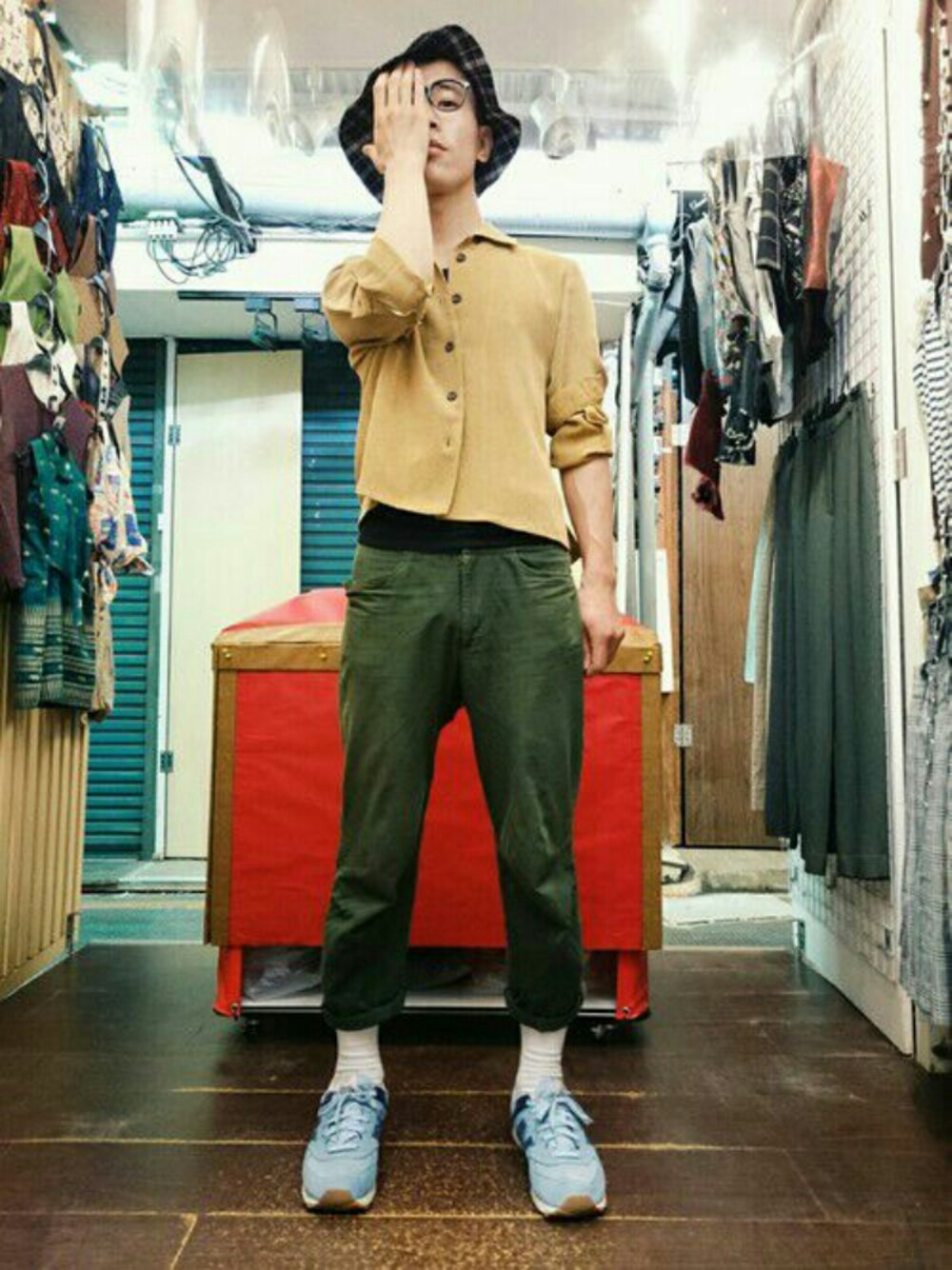 「ootd、vintage、outdoor、TWOXPIECE、day20160819、中性、二手救春秋」｜「TWO PIECE 二手屋のアイテム（シャツ/ブラウス、ブラウン系）」を使った、TWO PIECE 丫撇さん（メンズ・171cm）の夏コーディネートの1枚目の写真