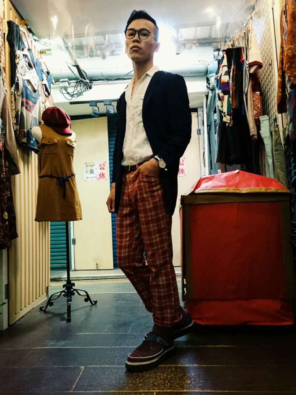 「TWOXPIECE、二手救春秋、ootd、vintage、中性、英倫、day20161004」｜「Chainloopのアイテム（モカシン/デッキシューズ、パープル系）」を使った、TWO PIECE 丫撇さん（メンズ・171cm）の秋コーディネートの1枚目の写真
