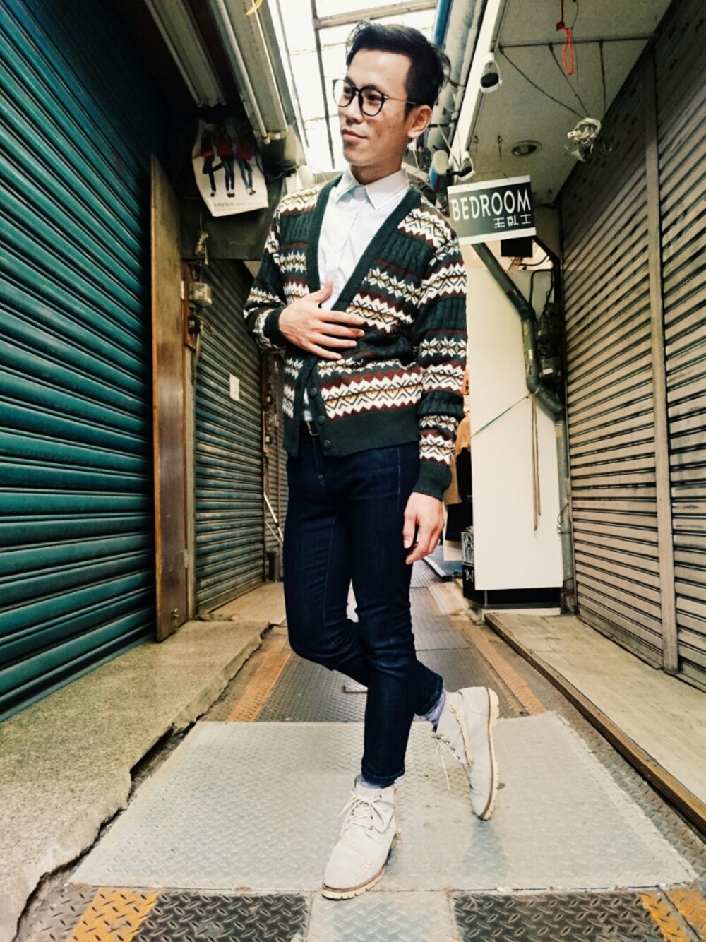 「TWOXPIECE、新竹市中正台夜市第六街245號、二手救春秋、ootd、中性、vintage、民族風、day20161106」｜「TWO PIECE 二手屋のアイテム（ニット/セーター、グリーン系）」を使った、TWO PIECE 丫撇さん（メンズ・171cm）の秋コーディネートの1枚目の写真