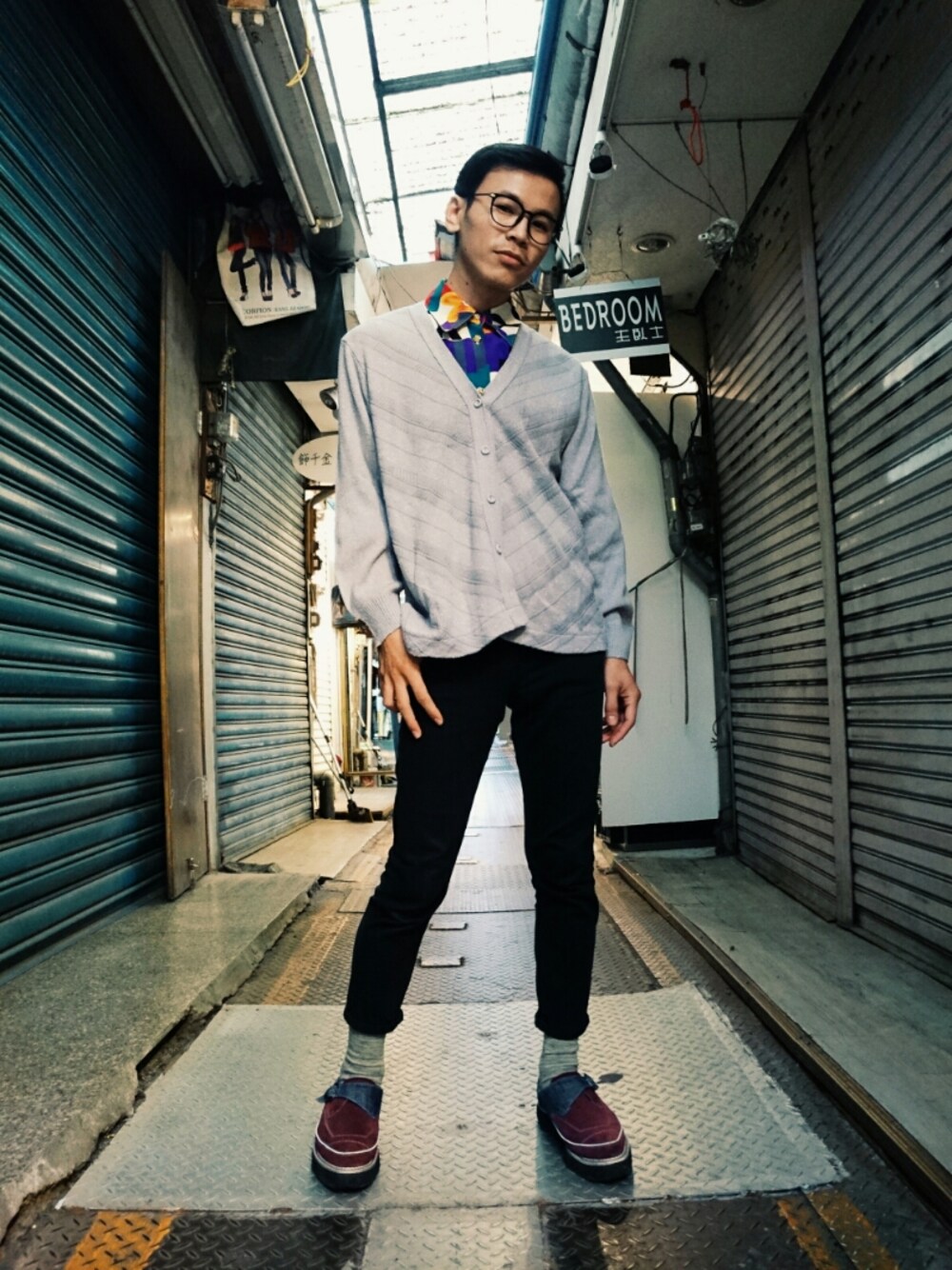 「TWOXPIECE、新竹市中正台夜市第六街245號、二手救春秋、ootd、vintage、中性、day20161108」｜「TWO PIECE 二手屋のアイテム（シャツ/ブラウス、グレー系）」を使った、TWO PIECE 丫撇さん（メンズ・171cm）の秋コーディネートの1枚目の写真