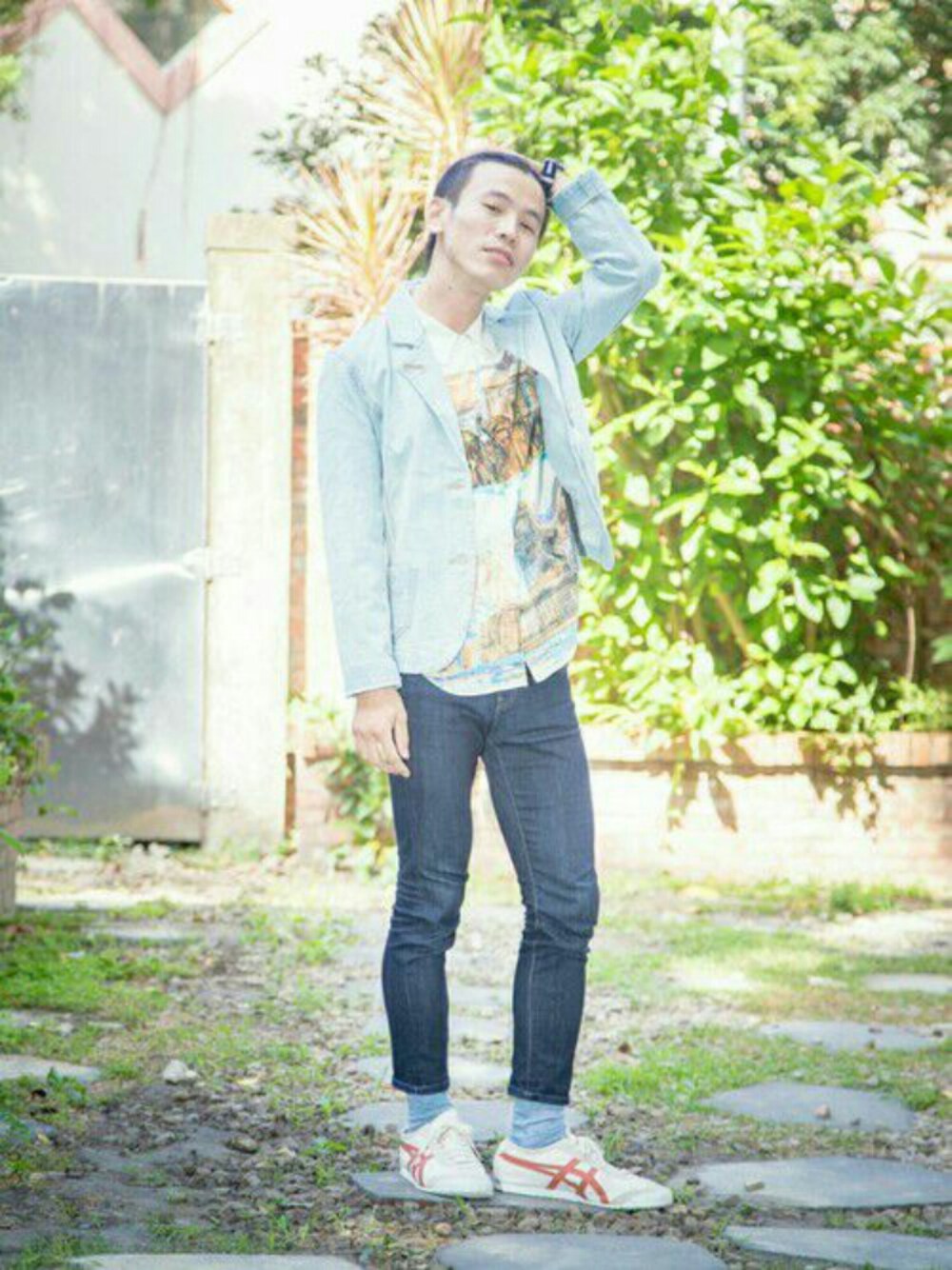 「TWOXPIECE、新竹市中正台夜市第六街245號、二手救春秋、ootd、vintage、中性、day20161116」｜「TWO PIECE 二手屋のアイテム（シャツ/ブラウス、ホワイト系）」を使った、TWO PIECE 丫撇さん（メンズ・171cm）の秋コーディネートの1枚目の写真