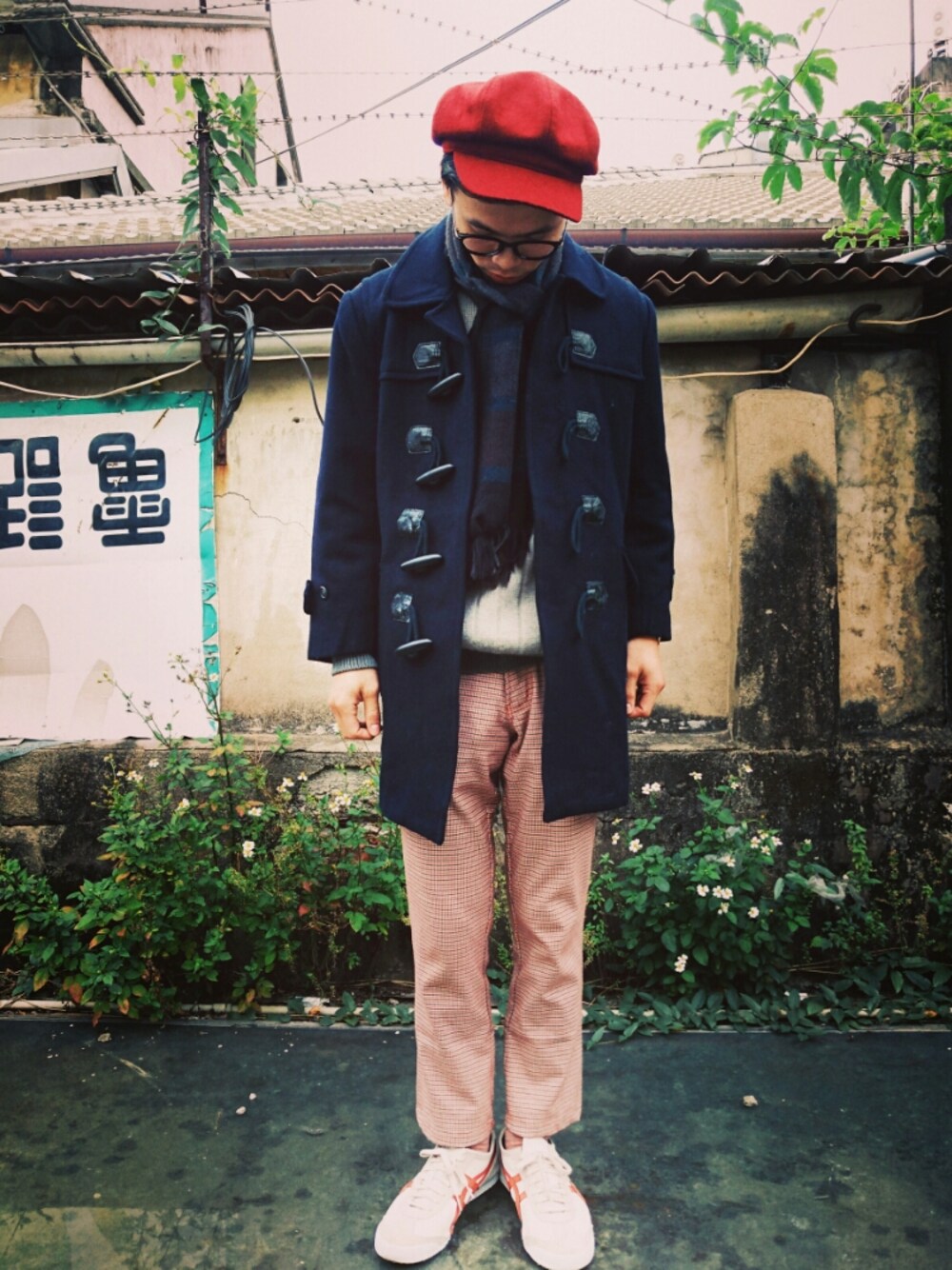 「TWOXPIECE、新竹市文昌街中正台夜市第六街245號、二手救春秋、ootd、vintage、中性、英倫、day20161206」｜「TWO PIECE 二手屋のアイテム（ダウンジャケット/コート、ブルー系）」を使った、TWO PIECE 丫撇さん（メンズ・171cm）の冬コーディネートの1枚目の写真