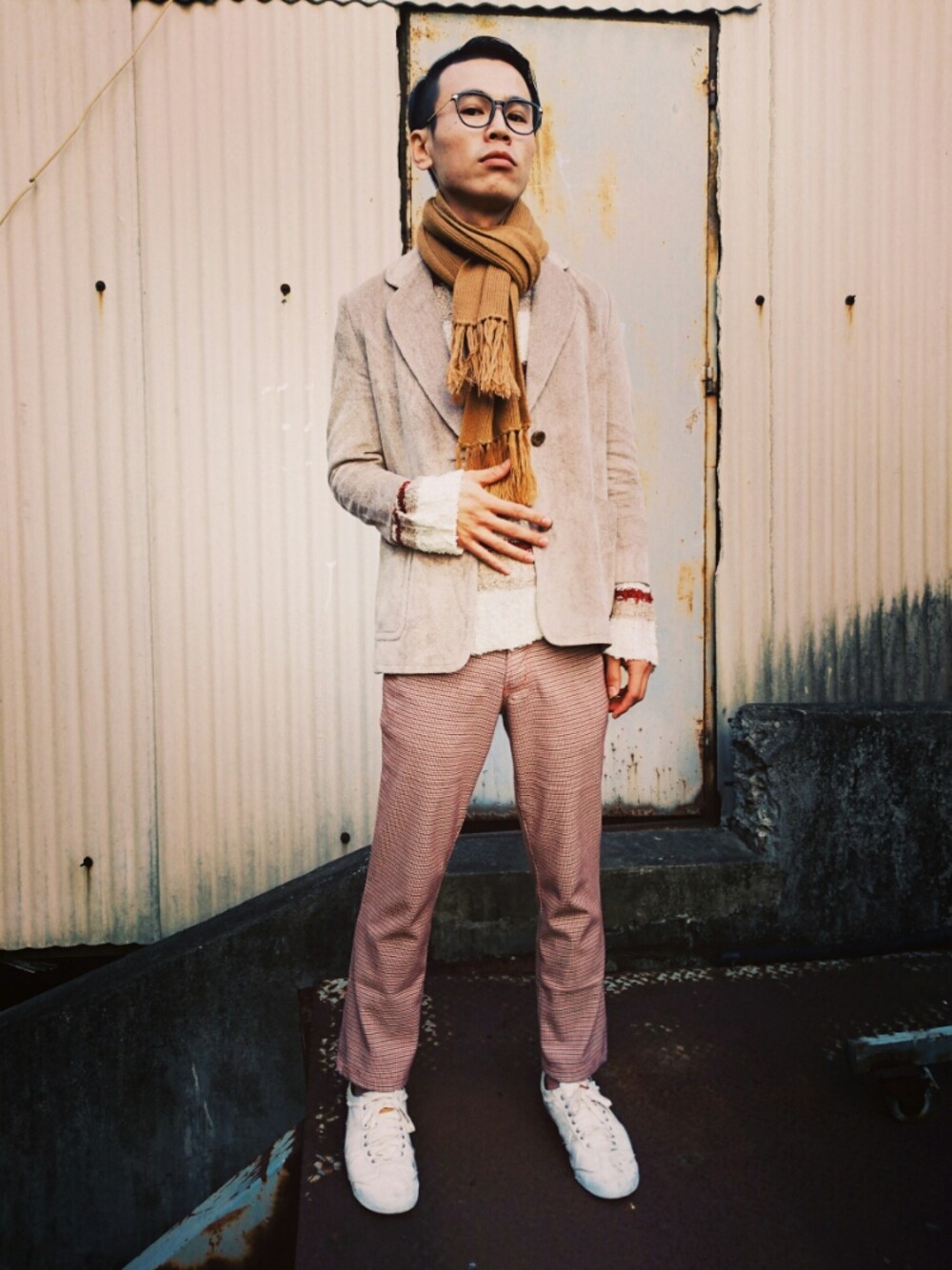 「TWOXPIECE、vintage、vintageshop、新竹市文昌街中正台夜市第六街245號、二手救春秋、ootd、中性、day20161211」｜「TWO PIECE 二手屋のアイテム（テーラードジャケット、ブラウン系）」を使った、TWO PIECE 丫撇さん（メンズ・171cm）の冬コーディネートの1枚目の写真