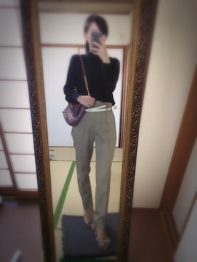 「黒シャツ」｜「アイテム（ピンク系）」を使った、エーフィさん（レディース・163cm）の春コーディネート