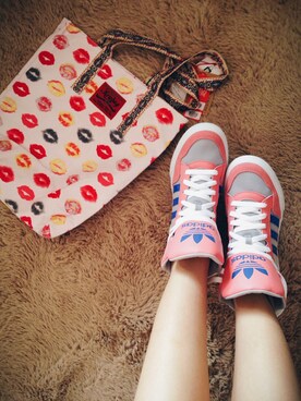 「adidas Originals（アディダスオリジナルス）のアイテム（Sneakers、ピンク系）」を使った、童予_卍さん（レディース・165cm）の秋コーディネート