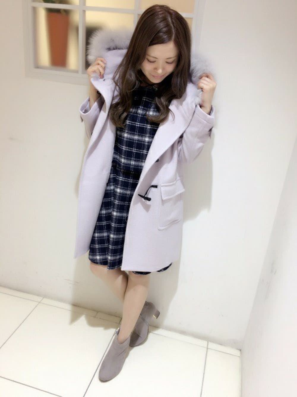 「＃ワンピース、#ショートブーツ、#ダッフルコート、#コーディネート、#outfit、#女子会、#ootd、＃クリスマス、＃忘年会、＃新年会」｜「Rewdeのﾛﾝｸﾞﾀﾞｯﾌﾙｺｰﾄ(6R06-0546) （ダッフルコート、グレー系）」を使った、YOCCIさん（レディース・163cm）の冬コーディネートの1枚目の写真