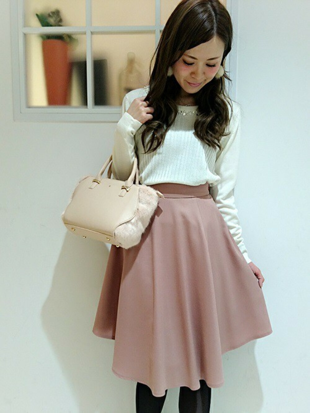 「＃スカート、#ピンク、#outfit、#ootd、#通勤スタイル、＃定番、＃人気、＃アシンメトリー、＃イレギュラーヘム、＃好評」｜「RewdeのNEW裾ｱｼﾝﾒﾄﾘｰｽｶｰﾄ（6R10-0827A)（スカート、ピンク系）」を使った、YOCCIさん（レディース・163cm）の冬コーディネートの1枚目の写真