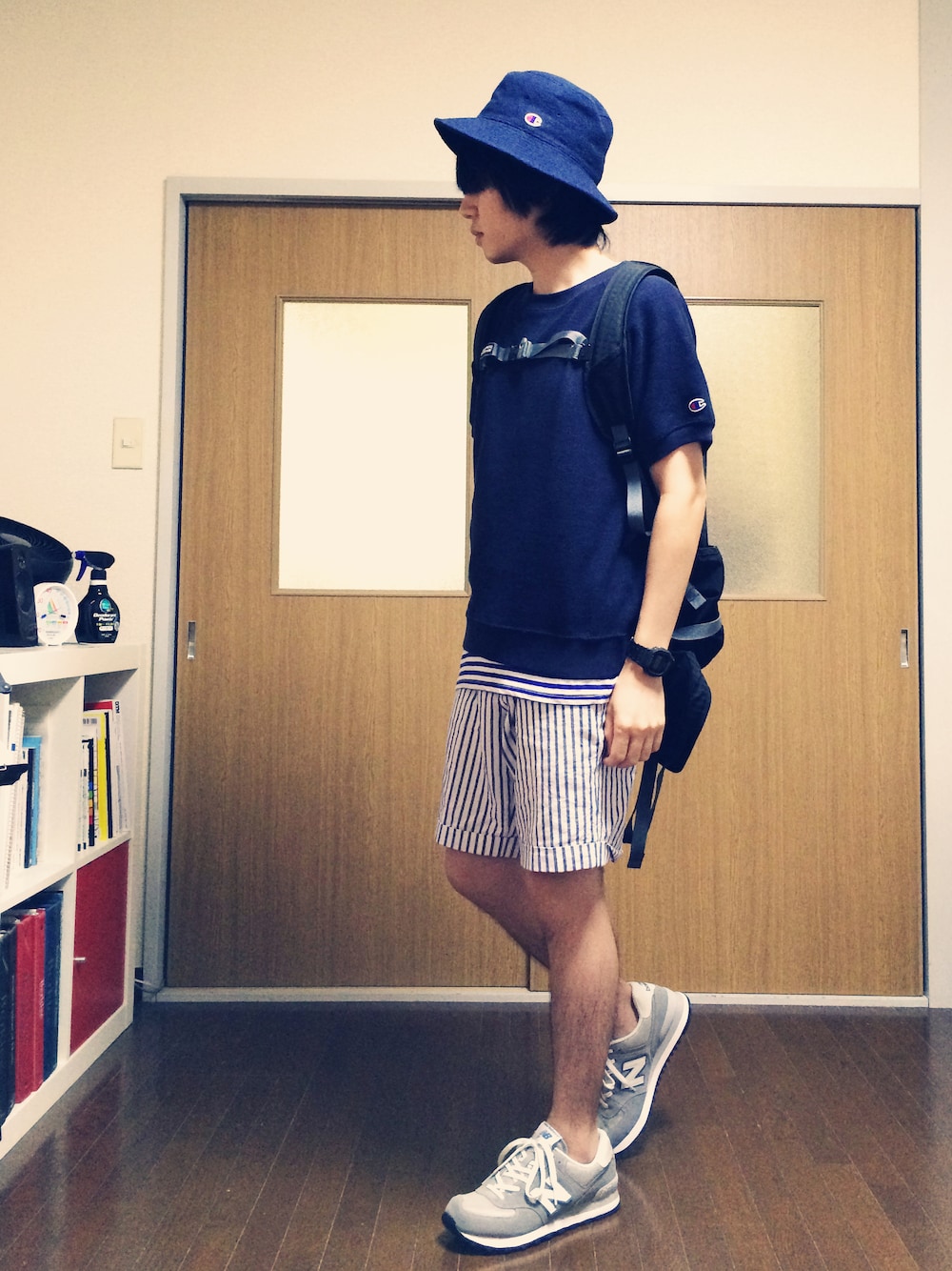 「スニーカー、ショートパンツ、ストライプパンツ、フェススタイル、Champion、SALEで買いました、バケットハット、ボーダー×ストライプ、 ショーツ、半袖スウェット」｜「green label relaxingの別注 ［チャンピオン］ CHAMPION PILE バケットハット（ハット、ブルー系）」を使った、masaboogieさん（メンズ・161cm）の夏コーディネートの1枚目の写真