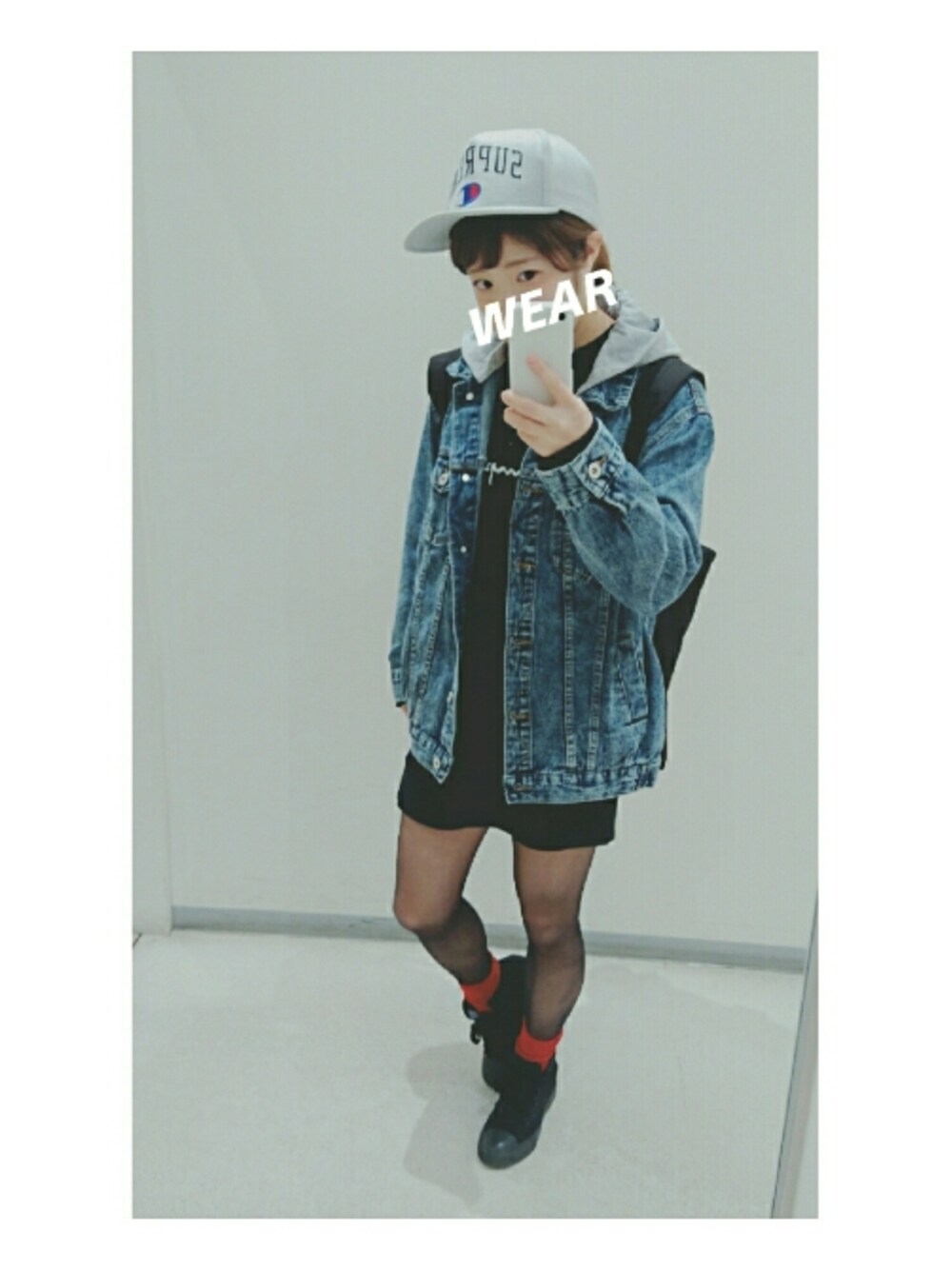 「黒、ワンピース、ストリート、Champion、supreme、キャップ女子、リュック女子、Gジャン、ビッグシルエット」｜「supreme×championのアイテム（キャップ、グレー系）」を使った、ゆーちゃん＠さん（レディース・152cm）の秋コーディネートの1枚目の写真