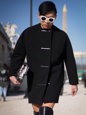「BALENCIAGA」｜「アイテム（ピーコート）」を使った、Bryan Grey Yambaoさん（メンズ・175cm）の春コーディネート