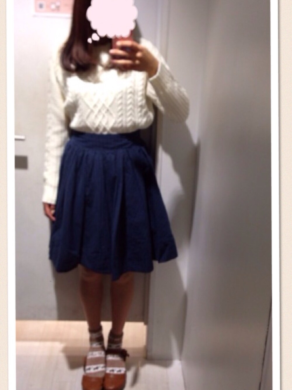 「RETRO GIRL」｜「RETRO GIRLのアイテム（ニット/セーター、ホワイト系）」を使った、cocoさん（レディース・157cm）の秋コーディネートの1枚目の写真