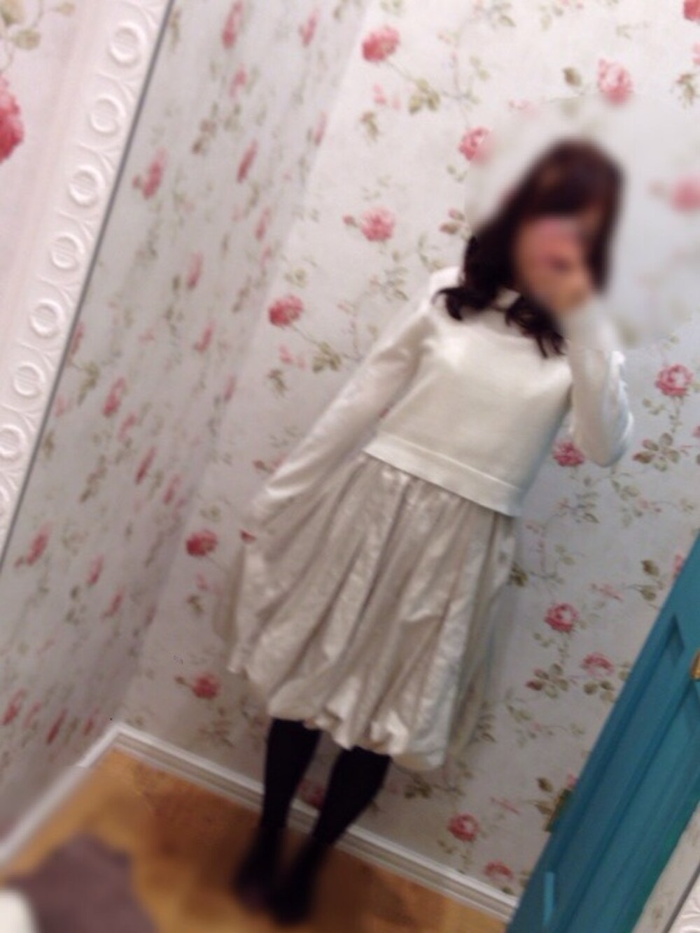 「dazzlinのアイテム（チュニック、ホワイト系）」を使った、cocoさん（レディース・157cm）の冬コーディネートの1枚目の写真