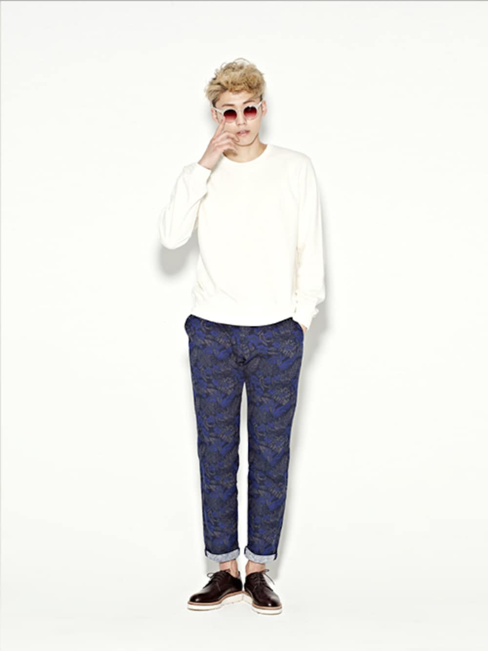 「STYLE、korea、shoes、daily look、 구두、koreabrand、 슈즈、korea style、로스트가든、 lostgarden」｜「LOST GARDENの구두（その他シューズ、ブラック系）」を使った、LOSTGARDENさん（メンズ・185cm）の秋コーディネートの1枚目の写真