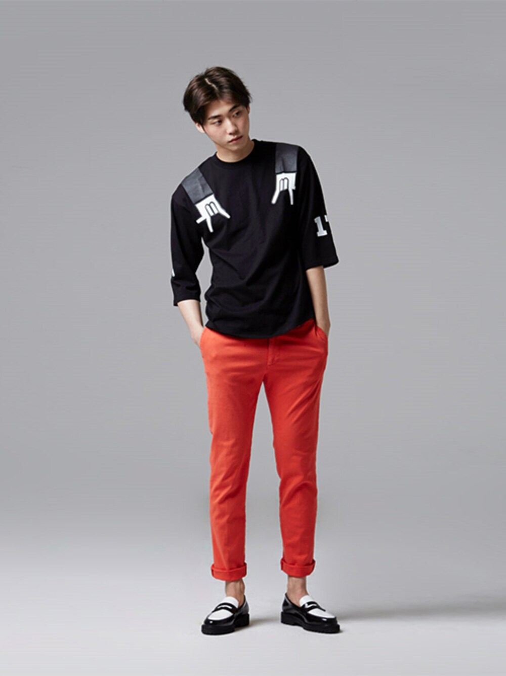「black、STYLE、korea、white、shoes、daily look、loafer、구두、로스트가든、LOST GARDEN」｜「LOST GARDENのLC4001C08（ドレスシューズ、ブラック系）」を使った、LOSTGARDENさん（メンズ・187cm）の秋コーディネートの1枚目の写真