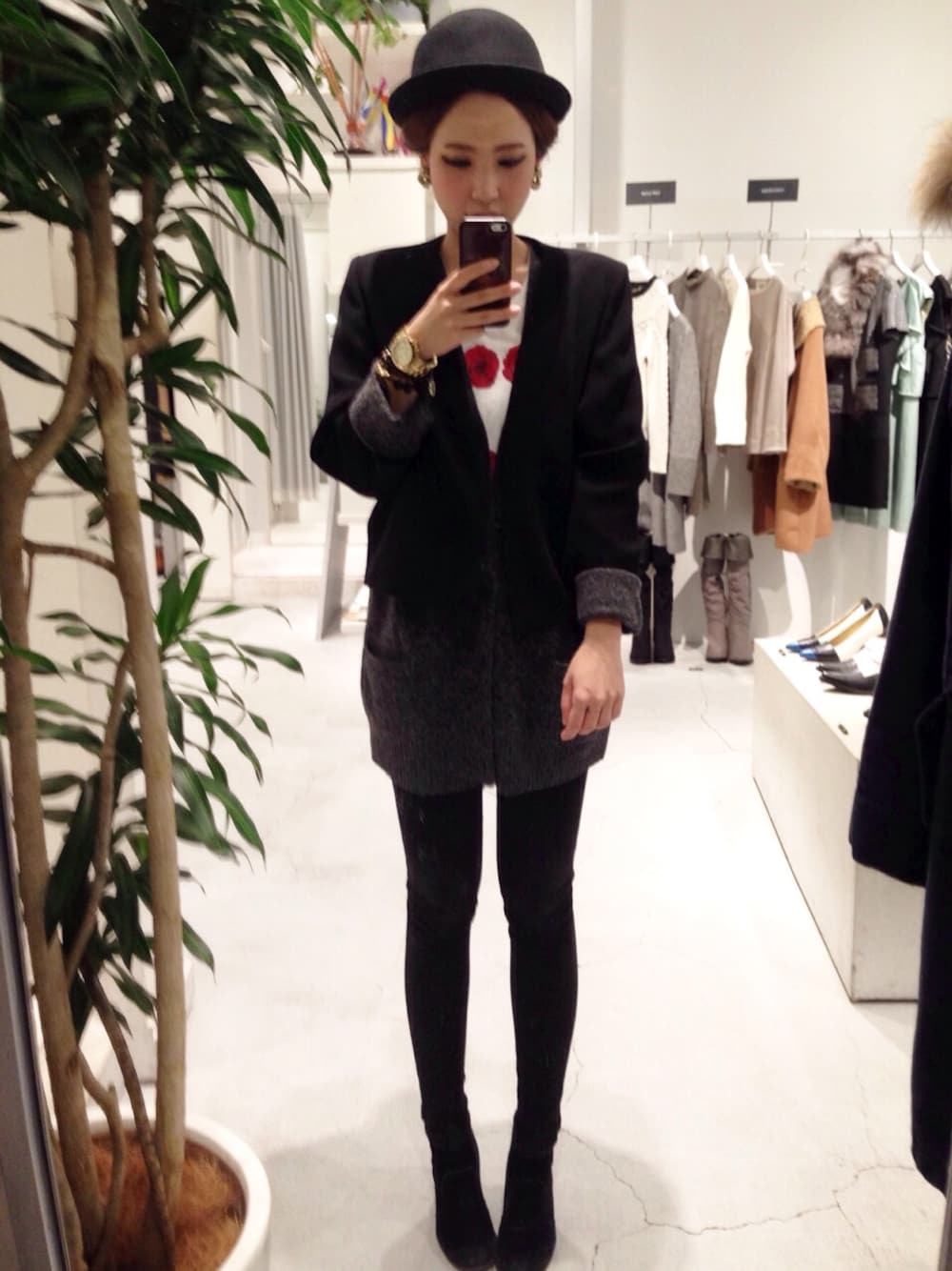 「ワントーンコーデ、TOGA、STUDIOUS、M/M ATTACHMENT、TOKYO、outfit、グラデーション、ブラック、ファッション手当」｜「M/M ATTACHMENTのアイテム（テーラードジャケット、ブラック系）」を使った、MIRAN.KIMさん（レディース・158cm）の冬コーディネートの1枚目の写真