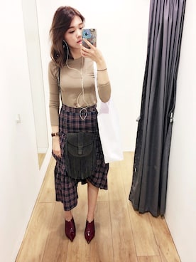 「NO216（ナンバー216）のアイテム」を使った、Lily Kaoさん（レディース・168cm）の秋コーディネート