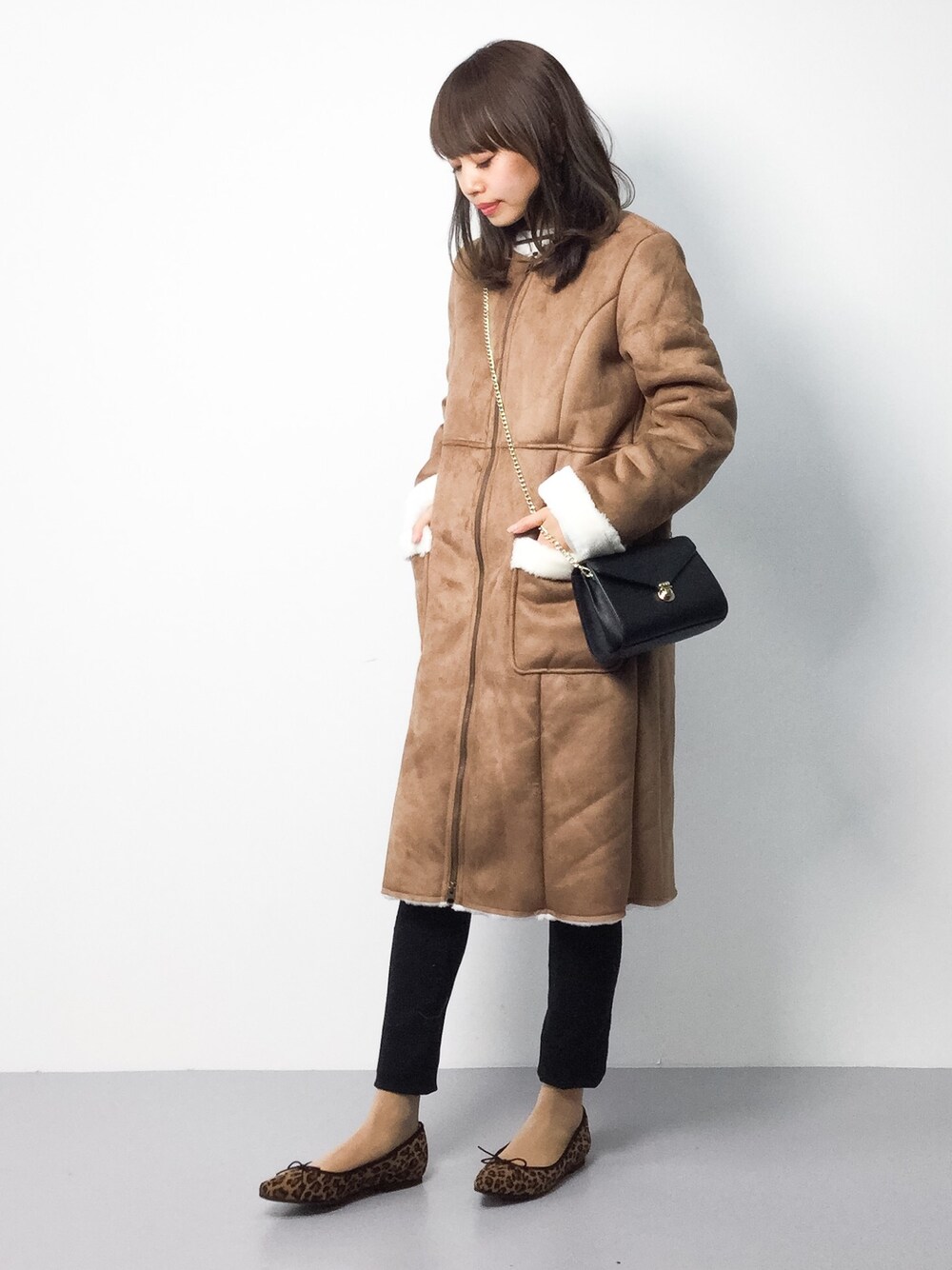 「コート、アウター、カジュアル、シンプル、ムートンコート、冬、ootd、シンプルコーデ、オトナカジュアル、チビーズ✳︎」｜「amelier MAJESTIC LEGONのノーカラーフェイクムートンコート（ムートンコート、ブラウン系）」を使った、erikoさん（レディース・152cm）の冬コーディネートの1枚目の写真