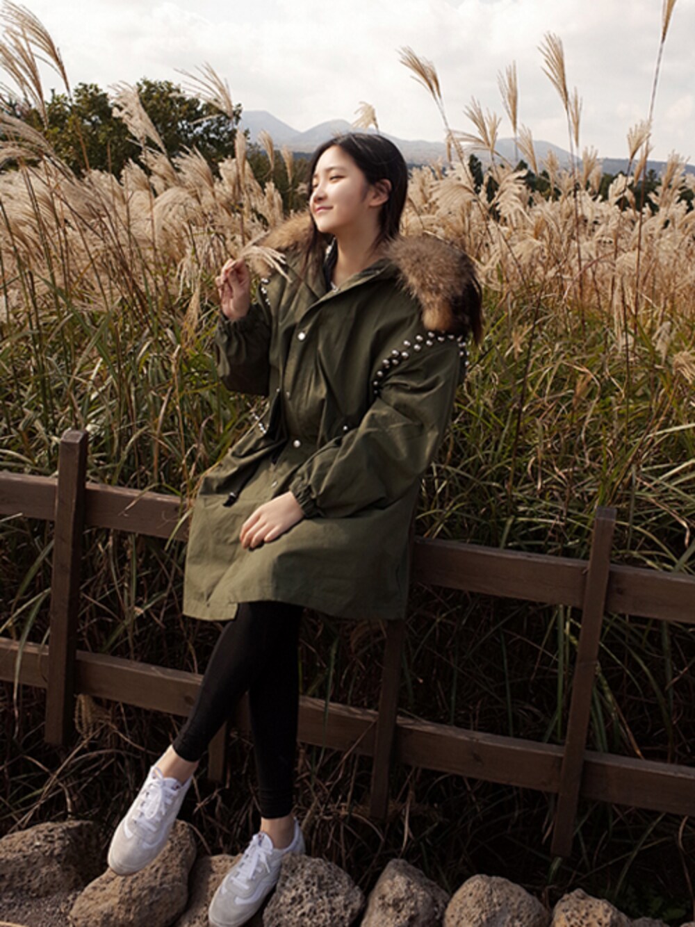minsshopさんの「スタッズラクーンミニタリージャンパー(2-color)（minsshop）」を使ったコーディネートの1枚目の写真
