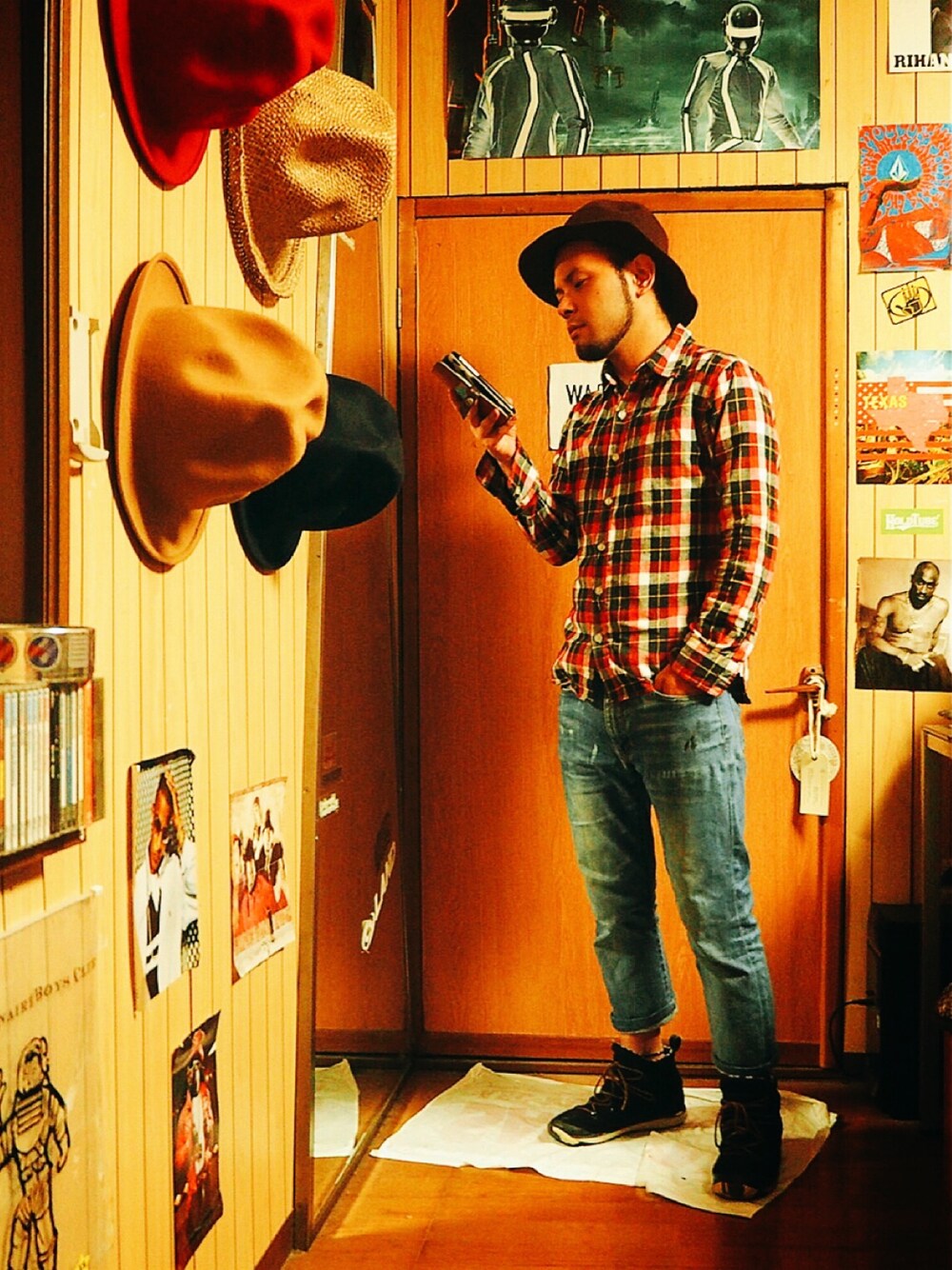 「秋のコーデ、デニムパンツ、シャツスタイル、チェックシャツ、赤チェック」｜「USEDのアイテム（シャツ/ブラウス、レッド系）」を使った、MUNEMASAさん（メンズ・160cm）の秋コーディネートの1枚目の写真