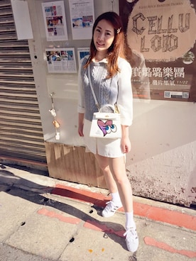 「playnomoreのアイテム（ショルダーバッグ、ホワイト系）」を使った、Angelaさん（レディース）の冬コーディネート