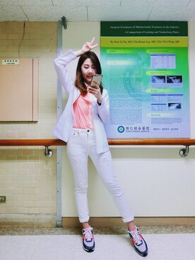 「EMODA（エモダ）のアイテム（シャツ/ブラウス、ピンク系）」を使った、Angelaさん（レディース）の冬コーディネート