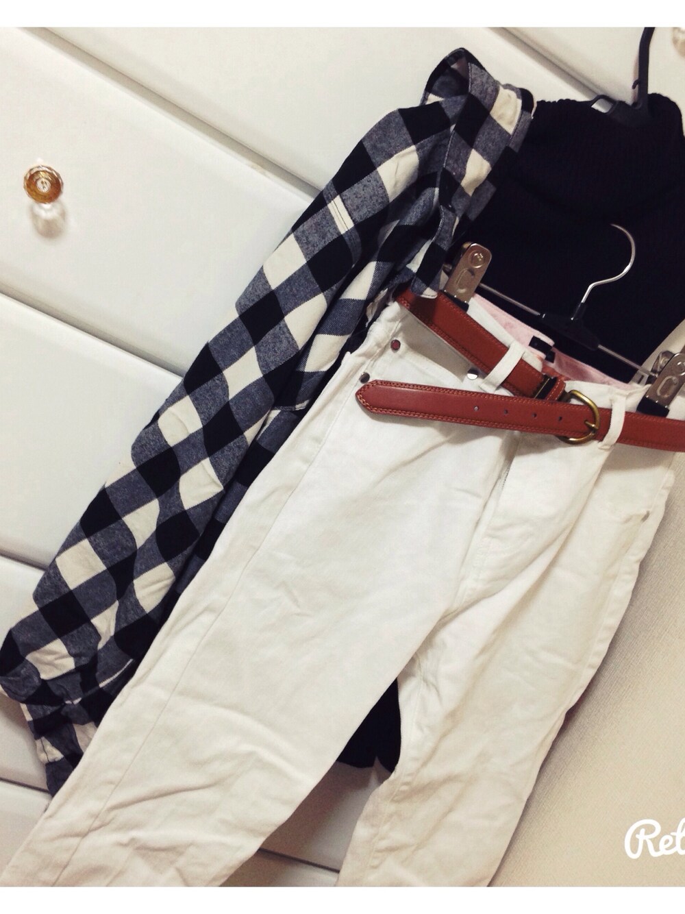「チエックシャツ、タートルネック、ボーイズデニム、ノースリーブ、ニット、ベルト、ホワイト」｜「池袋のアイテム（ニット/セーター、ブルー系）」を使った、きてぃさん（レディース・158cm）の秋コーディネートの1枚目の写真