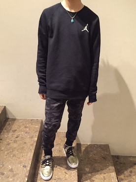 「NIKE SPORTSWEAR（ナイキスポーツウェアー）のナイキ テックフリーズ（その他パンツ、グレー系）」を使った、YUYAさん（メンズ）の秋コーディネート