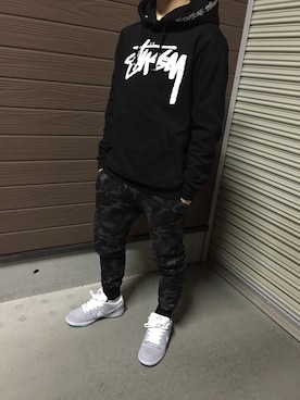 「STUSSY（ステューシー）のStock Rim Chenille Hoodie（パーカー、ブラック系）」を使った、YUYAさん（メンズ）の秋コーディネート