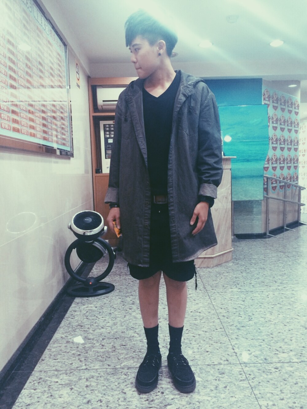 「UNIQLOのアイテム（Tシャツ/カットソー、ブラック系）」を使った、zacharee_9さん（メンズ・161cm）の秋コーディネートの1枚目の写真