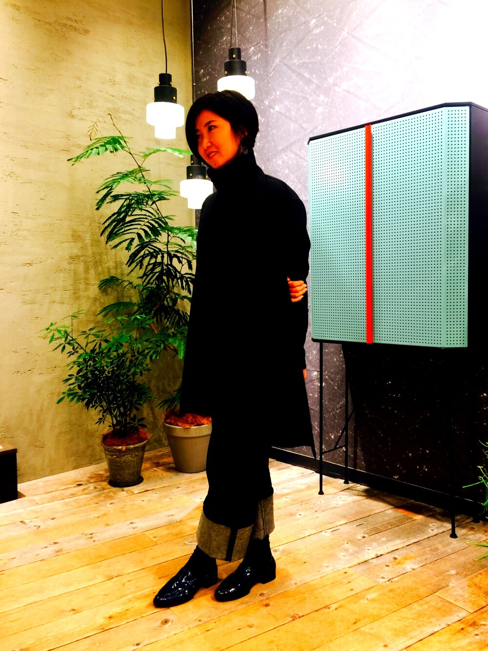 「大人カジュアル、モノトーン」｜「DIESEL BLACK GOLDのアイテム（シャツ/ブラウス、ブラック系）」を使った、Zpさん（レディース・165cm）の秋コーディネートの1枚目の写真