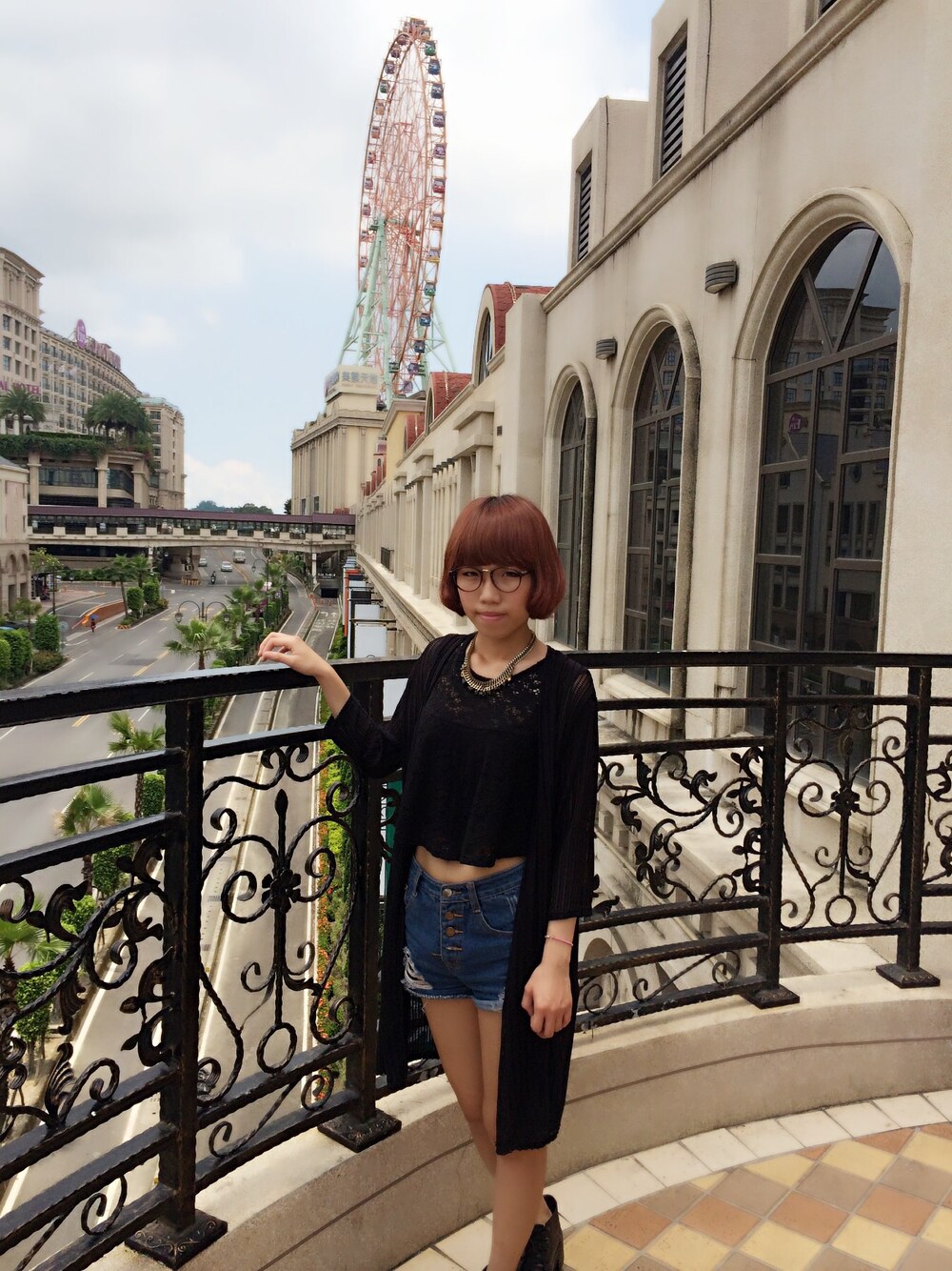 「アイテム（デニムパンツ、ブラック系）」を使った、張簡佳芸さん（レディース・167cm）の夏コーディネートの1枚目の写真