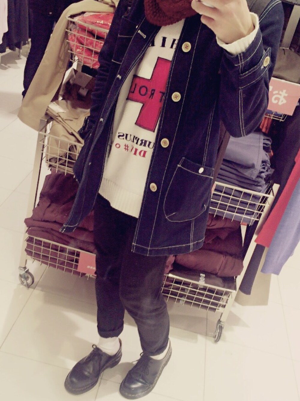 「古着、ショップコート、冬服、冬服コーデ、スキニーデニム、黒スキニー、Dr.Martens」｜「HERE'Sのアイテム（その他アウター、ブルー系）」を使った、ちゃ汰郎さん（メンズ・170cm）の冬コーディネートの1枚目の写真