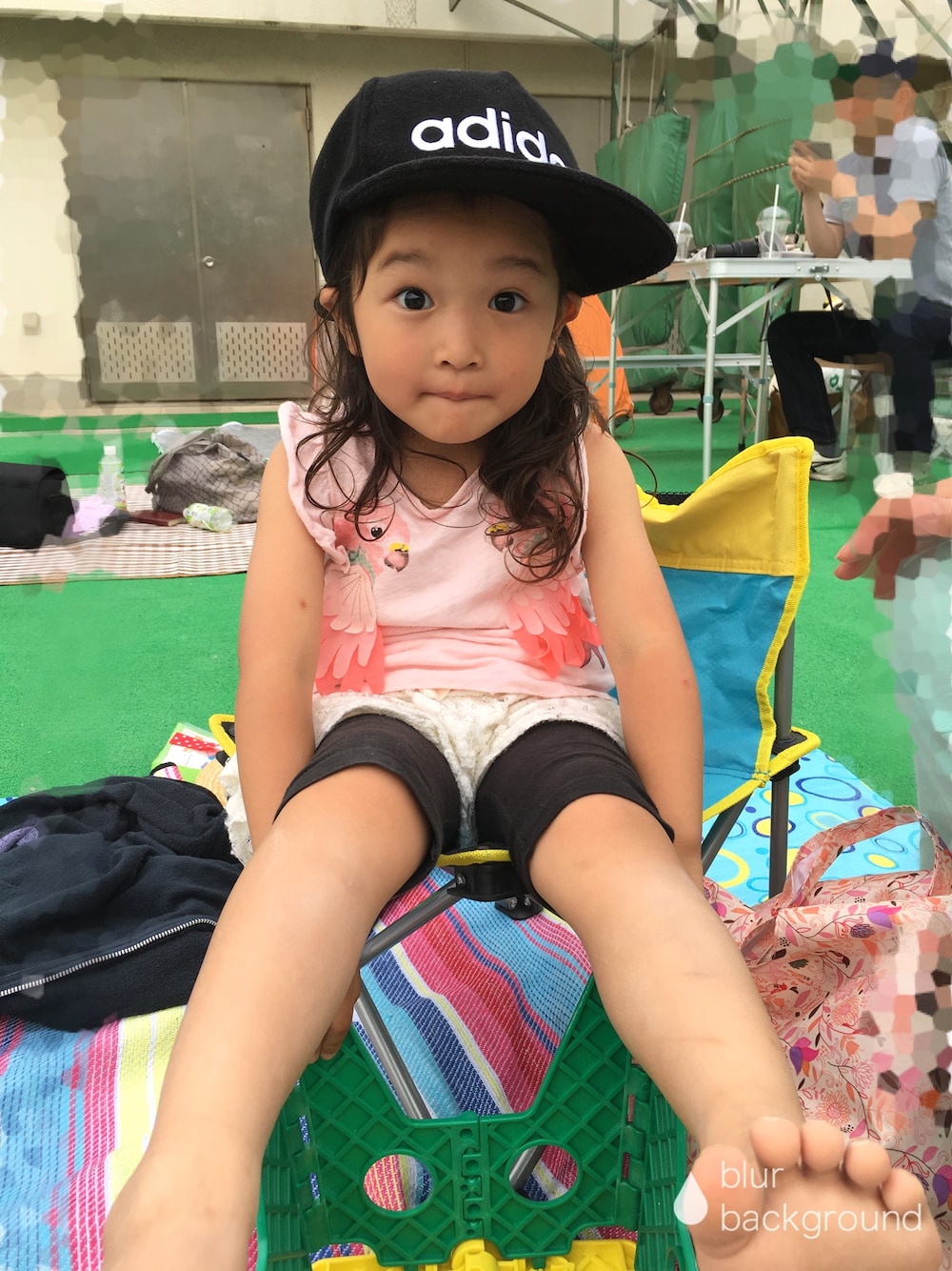 「H&Mのアイテム（Tシャツ/カットソー、ピンク系）」を使った、ぴーてぃ&ちゃむさん（キッズ・100cm）の春コーディネートの1枚目の写真