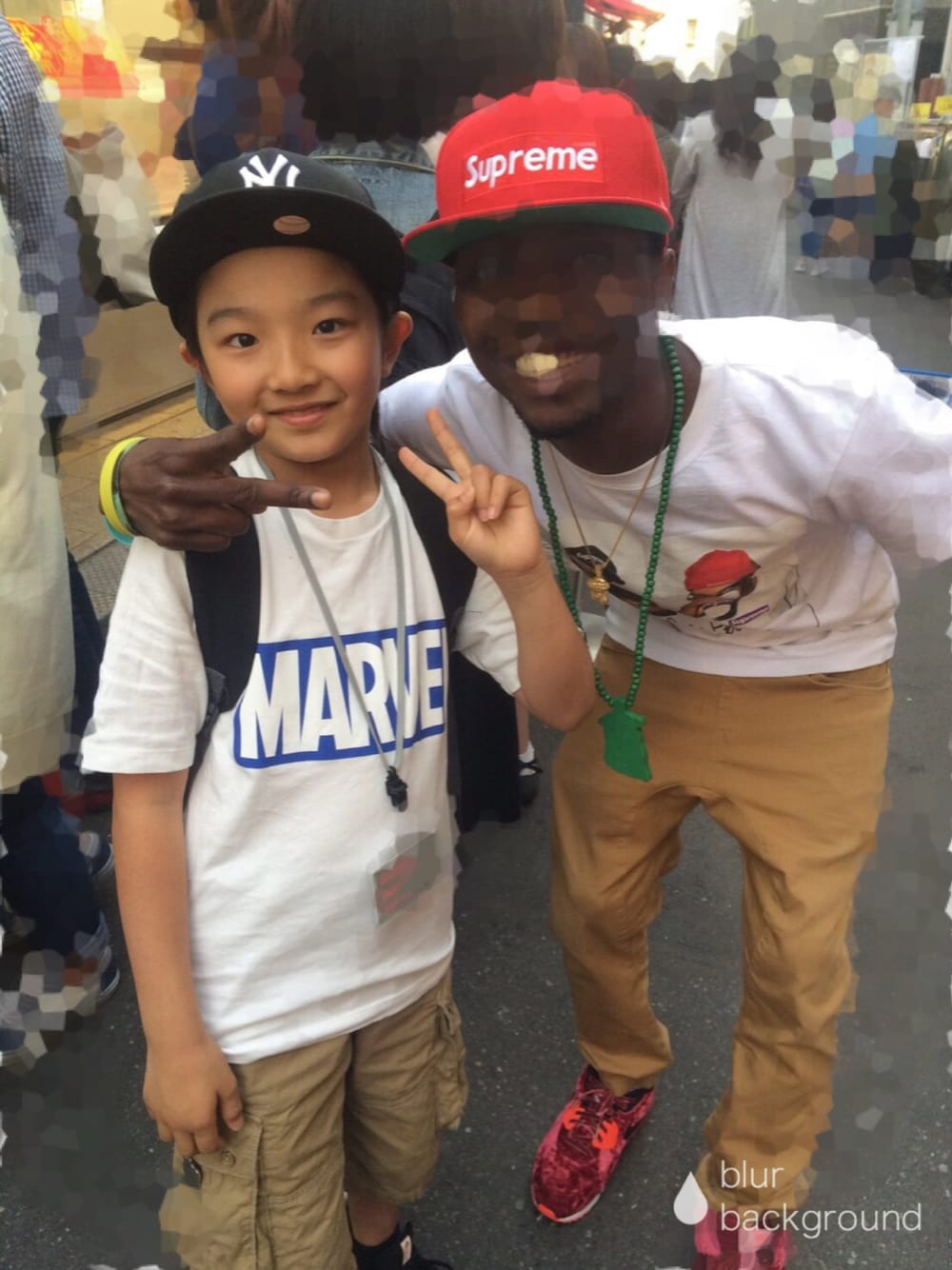 「男の子、Tシャツ、原宿、NY」｜「GUのアイテム（Tシャツ/カットソー、ホワイト系）」を使った、ぴーてぃ&ちゃむさん（キッズ・100cm）の春コーディネートの1枚目の写真