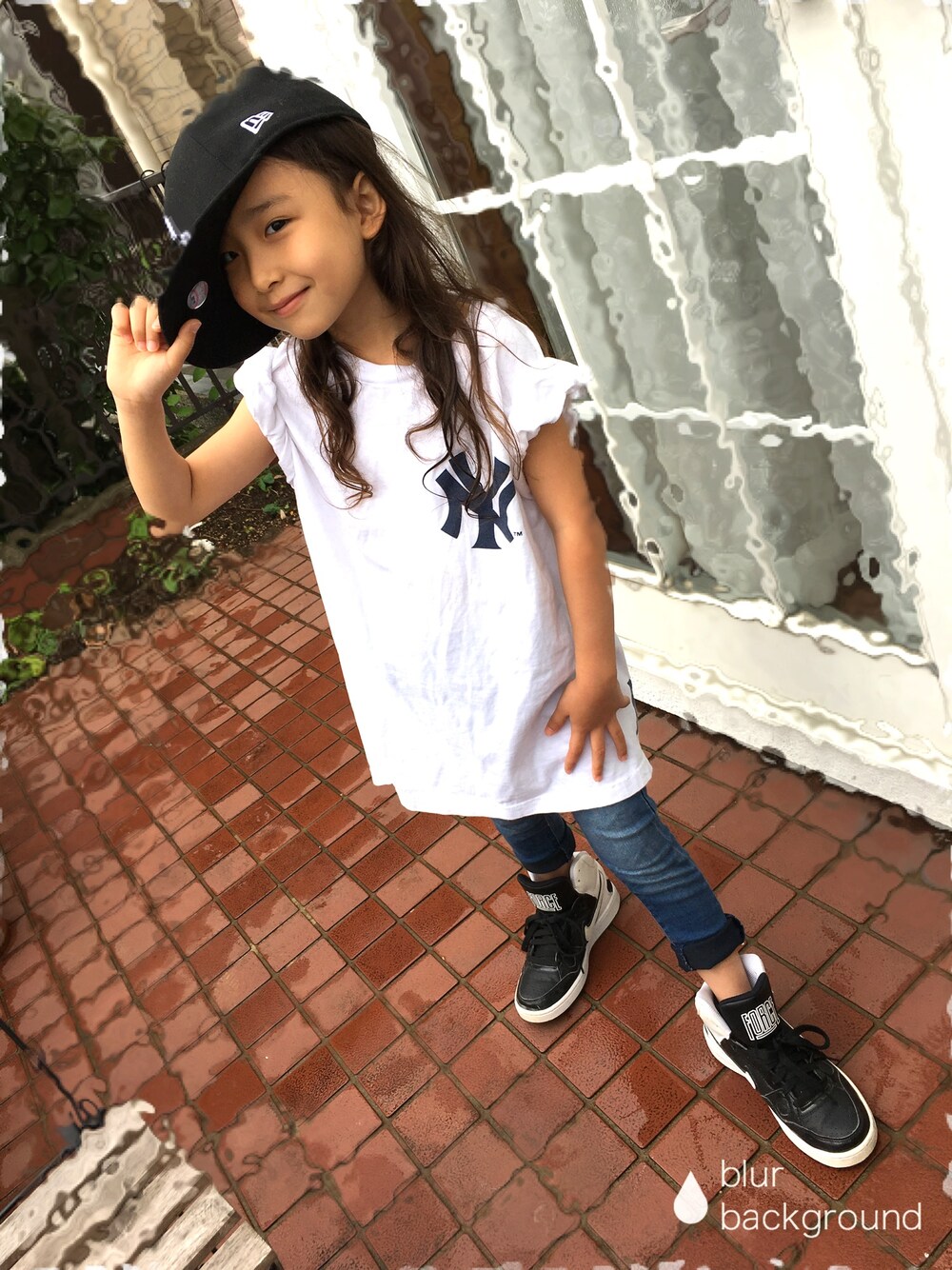 「kids、カジュアル、NY、ナイキスニーカー」｜「nyのアイテム（Tシャツ/カットソー、ホワイト系）」を使った、ぴーてぃ&ちゃむさん（キッズ・100cm）の春コーディネートの1枚目の写真